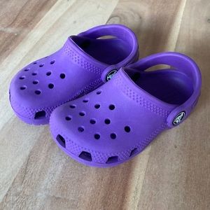 CROCS toddler size 7, like new.